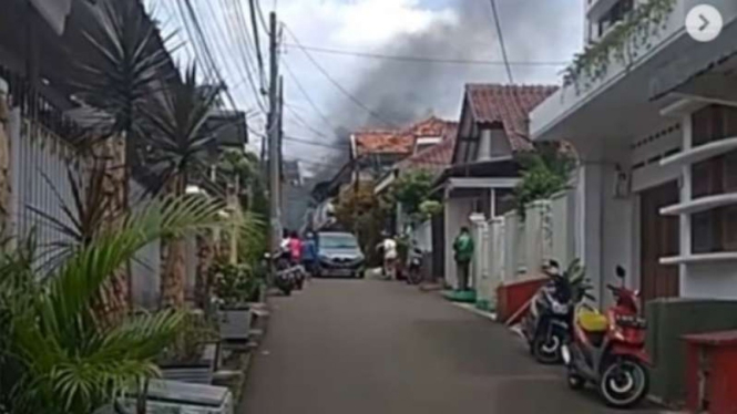 Sebuah kontrakan di Pasar Minggu kebakaran pada Jumat, 19 Desember 2020.