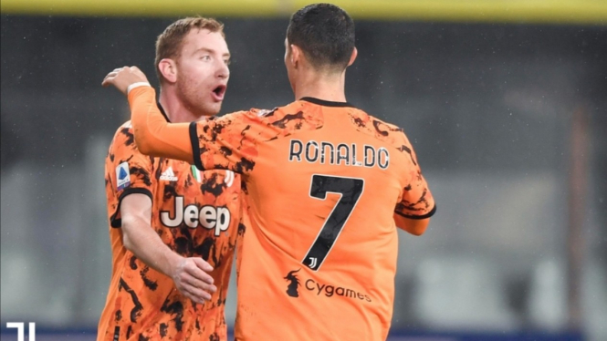Pemain Juventus, Dejan Kulusevski dan Cristiano Ronaldo. 