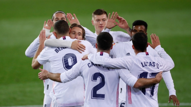 Pemain Real Madrid merayakan gol ke gawang Eibar