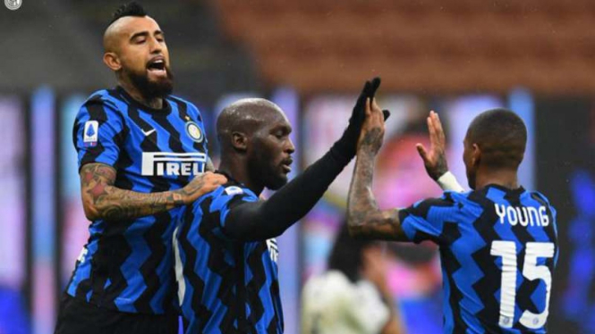 Pemain Inter Milan rayakan gol.