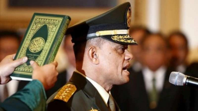 VIVA Militer: Jenderal TNI Gatot Nurmantyo saat diambil sumpah
