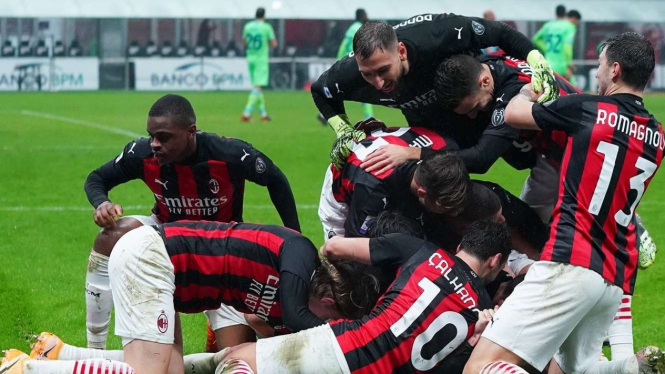 Pemain AC Milan merayakan kemenangan atas Lazio