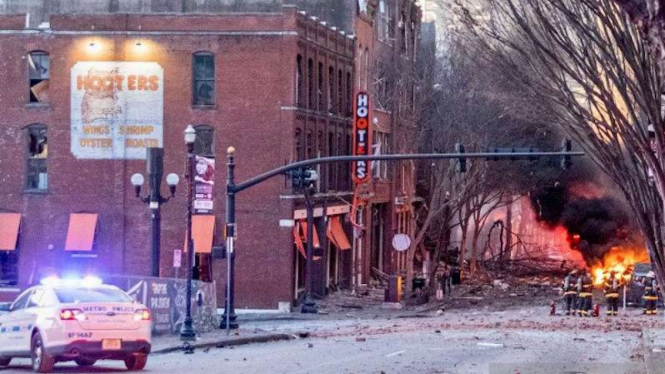 Suasana sekitar lokasi ledakan di Nashville, Amerika Serikat, Jumat (25/12/2020) waktu setempat. Sebuah kendaraan meledak dan mengguncang pusat kota Nashville, Amerika Serikat, bertepatan dengan Hari Natal, Jumat pagi, 25 Desember 2020.