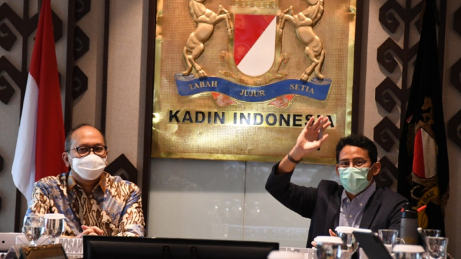 Menteri Pariwisata dan Ekonomi Kreatif Sandiaga Uno berkunjung ke kantor Kadin