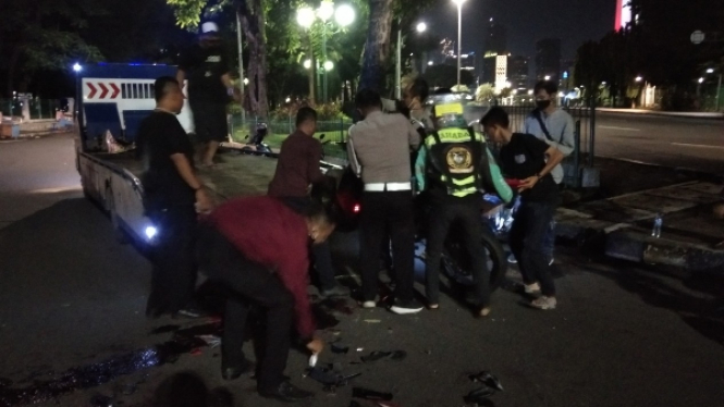 Kecelakaan motor dievakuasi oleh Unit Laka Lantas Polres Metro Jakarta Pusat.