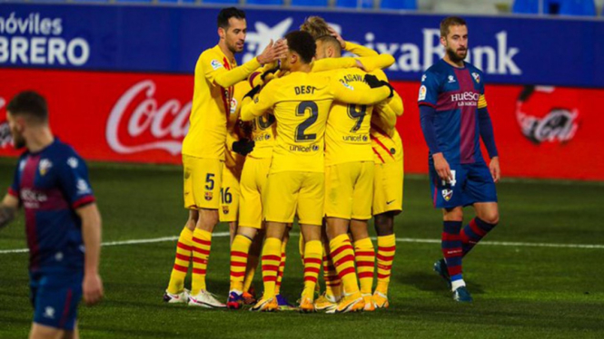 Selebrasi para pemain Barcelona usai bobol gawang Huesca.