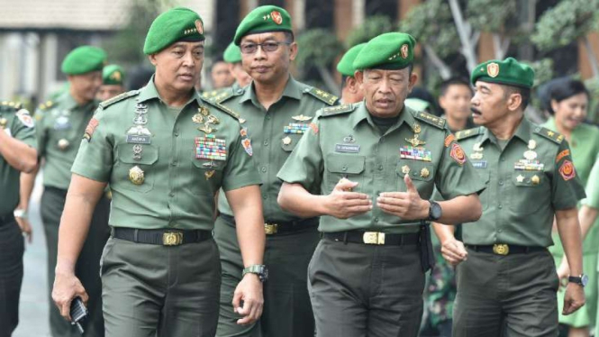 VIVA Militer: Letjen TNI TS dan Jenderal TNI AP.