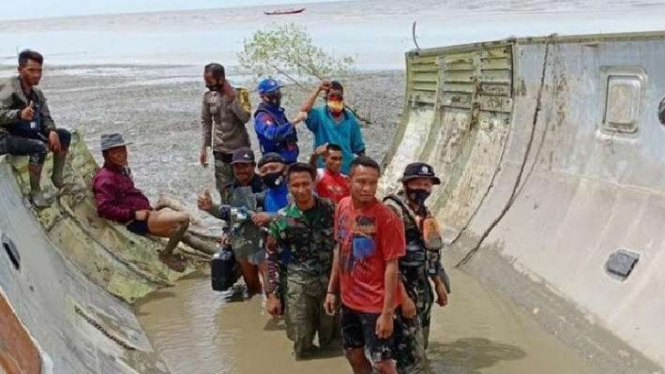 Serpihan DIduga Pesawat Ditemukan di Kotawaringin Barat, Kalimantan Tengah