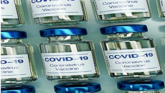 Ilustrasi Vaksin COVID-19 oleh Daniel Schludi
