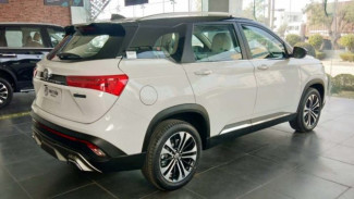 Diler Pajang Penantang Innova, Harga Rp200 Jutaan