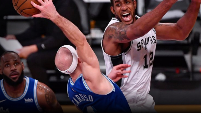 Pemain San Antonio Spurs, LaMarcus Aldridge saat melawan LA Lakers