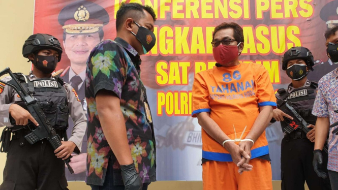 Tersangka Penipuan CPNS di Markas Polresta Sidoarjo 