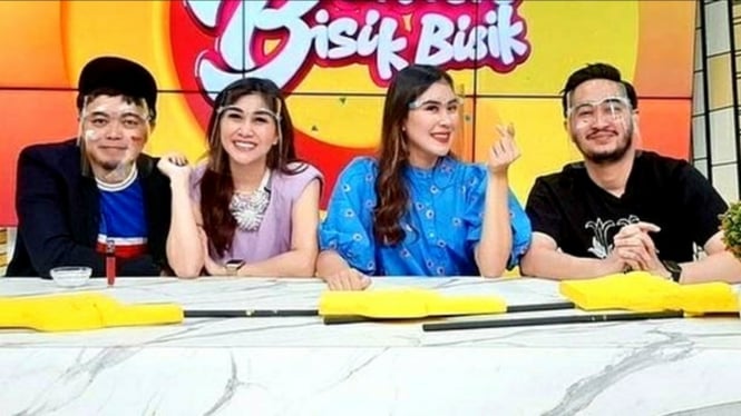 Saudara kandung Raffi Ahmad; Nazya Ahmad dan Syahnaz Sadiqah bersama suami mereka