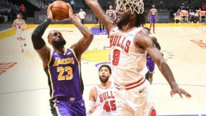 Pemain LA Lakers, LeBron James saat melawan Chicago Bulls.