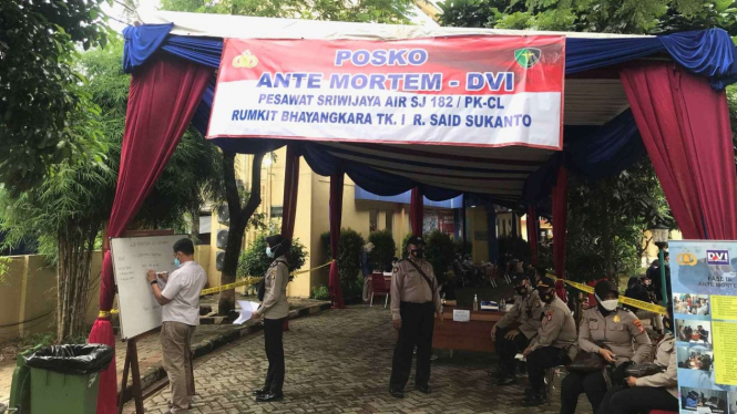 Posko Ante Mortem DVI Polri untuk pesawat Sriwijaya Air SJ 182.