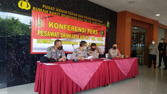 Konferensi pers pesawat Sriwijaya Air SJ 182.