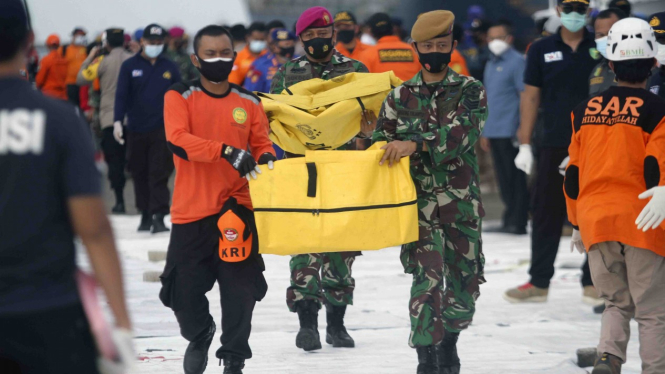 Penemuan Mayat Korban Kecelakaan Pesawat Sriwijaya Air