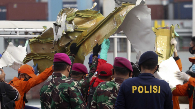 Serpihan Pesawat Sriwijaya Air