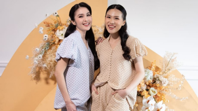 Sandra Dewi dan Cynthia Tan