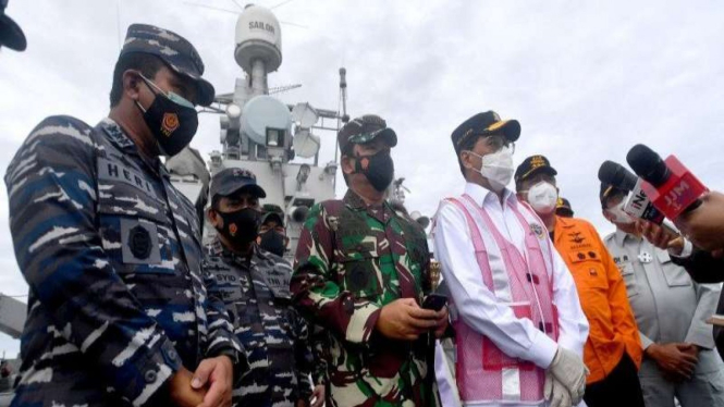 Panglima TNI Marsekal Hadi Tjahjanto bersama Menhub saat penemuan kotak hitam