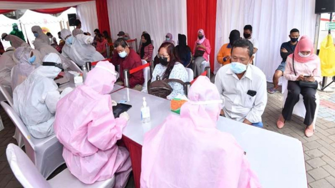 Swab test digelar di Kecamatan Makasar, Jakarta Timur