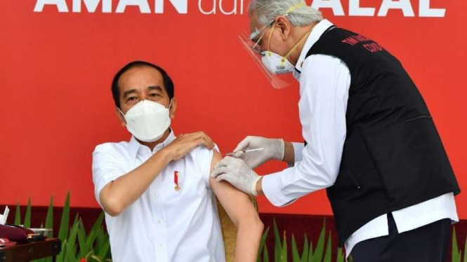 Presiden Jokowi divaksin 