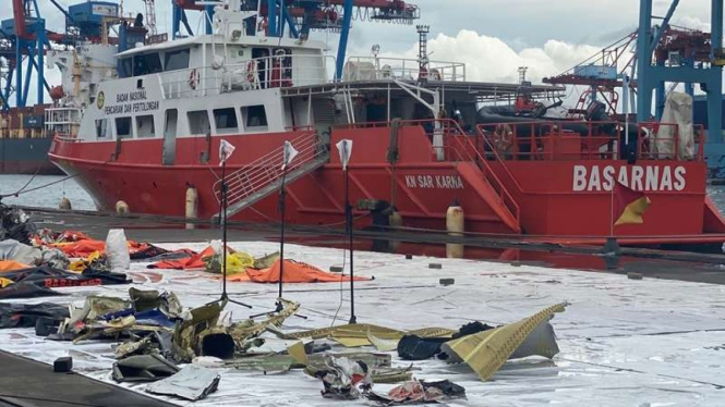 Kapal Basarnas dikerahkan mencari korban kecelakaan pesawat Sriwijaya Air