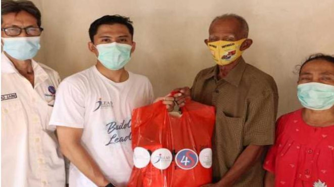 FOKUS SOBAT bersama Bakrie Center Foundation (BCF), memberikan bantuan nutrisi kepada para pasien TBC di Jawa Timur (Dok.Pribadi Zetiawan)