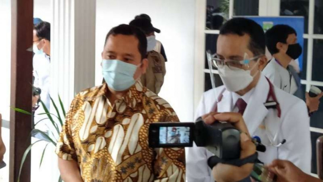 Wali Kota Tangerang Arief Wismansyah saat suntik vaksin COVID-19