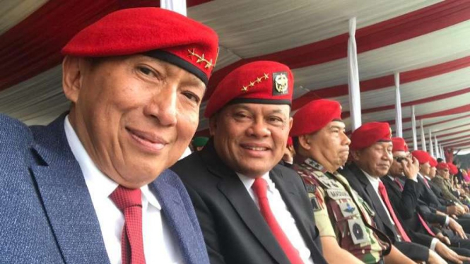 VIVA Militer: Letjen TNI (Purn.) Johannes Suryo Prabowo (kiri)