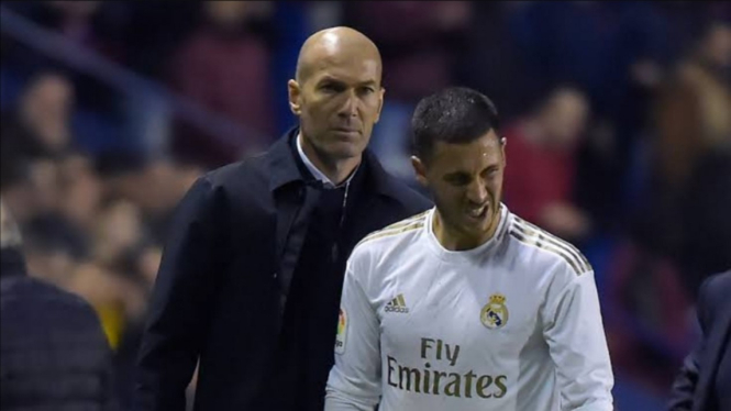 Pelatih Real Madrid, Zinedine Zidane bersama Eden Hazard