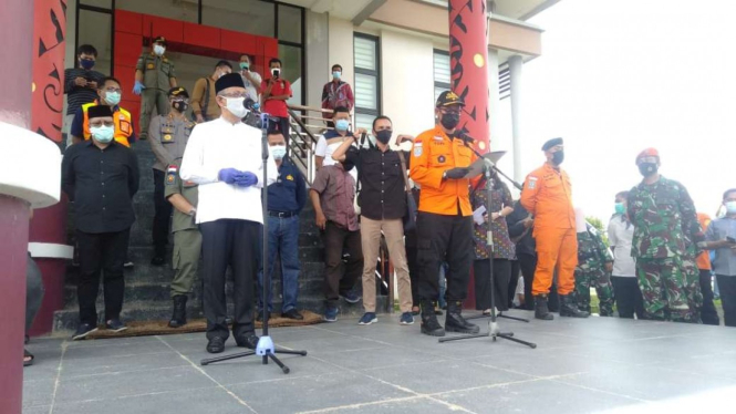 Penyerahan jenazah korban pesawat udara Sriwijaya Air SJ-182 di Bandara Internasional Supadio Pontianak.