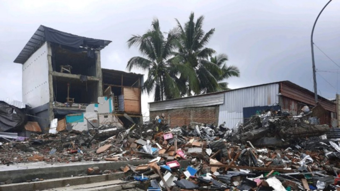 Dampak gemba bumi Magnitudo 6,2 yang mengguncang Majene, Sulawesi Barat.