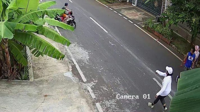 Ilustrasi Rekaman CCTV kejadian pria pamer kelamin