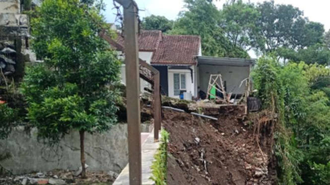 Lokasi tanah longsor di Perumahan Sulfat Inside, Kota Malang.