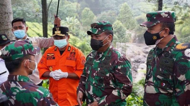 VIVA Militer: Pangdam Siliwangi tinjau lokasi banjir bandang Bogor