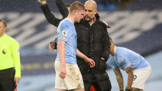 Gelandang Manchester City, Kevin De Bruyne, dan Pep Guardiola