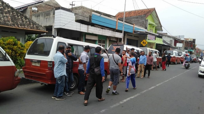 Sopir angkot sweeping pengamen meresahkan di Garut