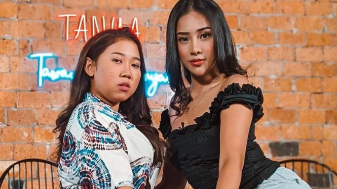 Anya Geraldine dan Kiky Saputri