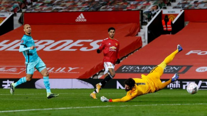 Striker Manchester United, Marcus Rashford, saat cetak gol ke gawang Liverpool