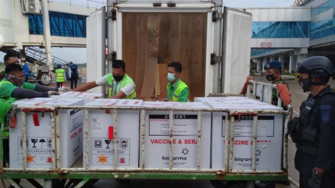 34.400 Vaksin COVID-19 Jenis Sinovac Tiba di Kalimantan Barat.