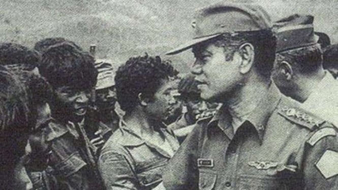 VIVA Militer: Jenderal TNI (Purn.) Muhammad Jusuf (kanan)