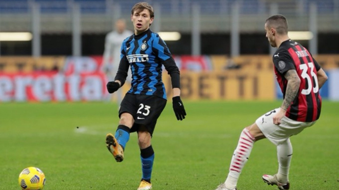 Gelandang Inter Milan, Nicolo Barella di laga melawan AC Milan