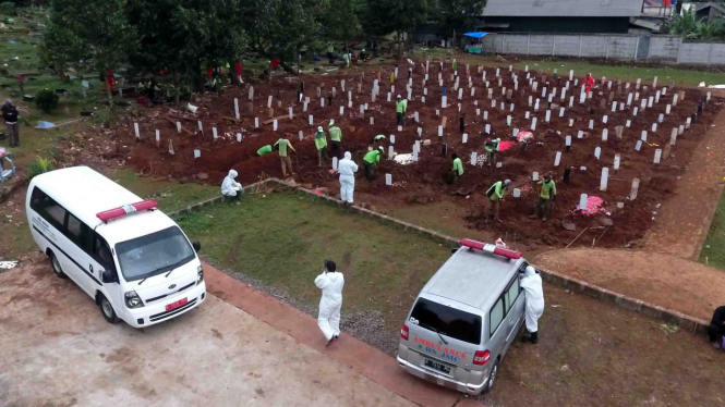 Penambahan Lahan Pemakaman untuk Jenazah COVID-19 di TPU Bambu Apus