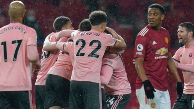 Pemain Sheffield United rayakan gol ke gawang Manchester United.