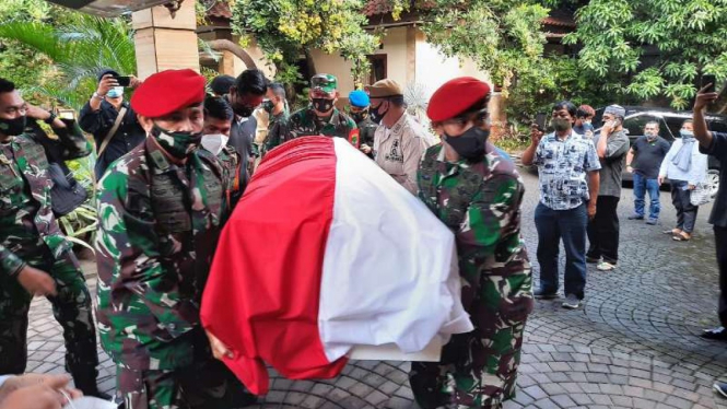 VIVA Militer: Jenazah Jenderal TNI (Purn) Wismoyo Arismunandar 