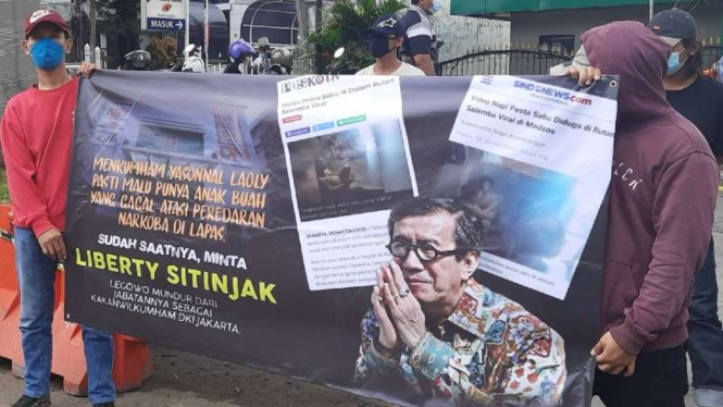 Massa pemuda minta Kakanwil Hukum dan HAM Jakarta Liberty Sitinjak mundur