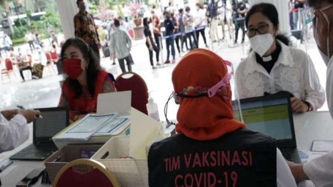 Vaksinasi COViD-19 di DKI Jakarta
