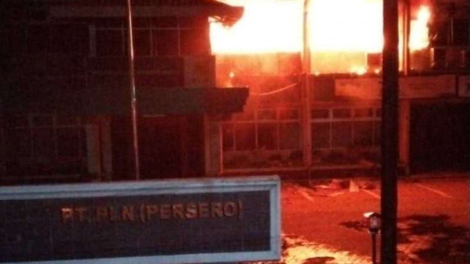 Gedung PLN di Medan kebakaran, Jumat, 29 Januari 2021.