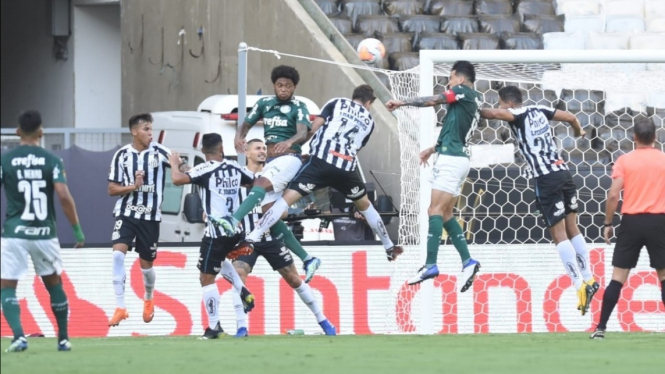 Laga final Copa Libertadores 2020 antara Palmeiras vs Santos
